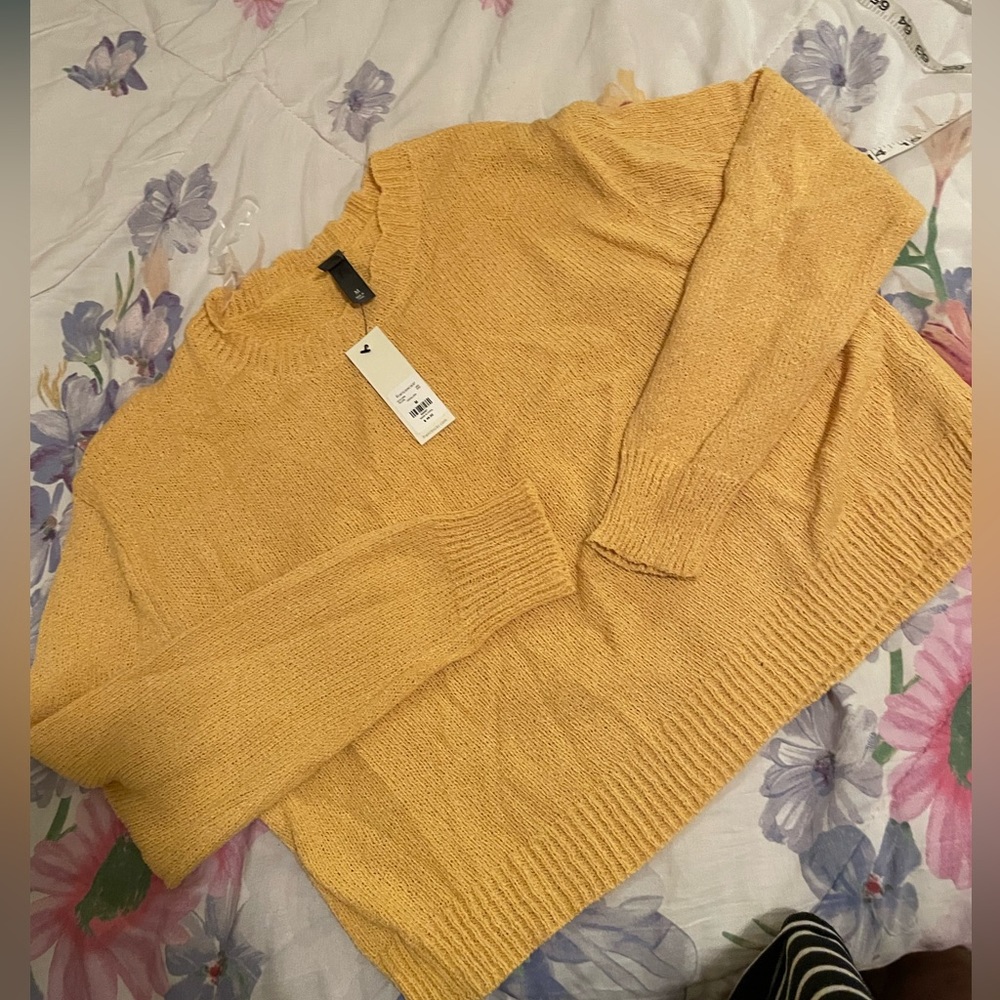 Yellow sweater nwt medium - Picture 1 of 3